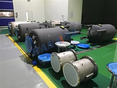 Ba réservoirs ya stockage oyo ezali na ligne ya PTFE .